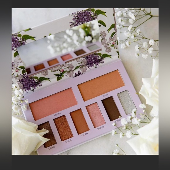 Sakura + Sage - Vegan Eyeshadow & Blush Palette - Picture 3 of 6